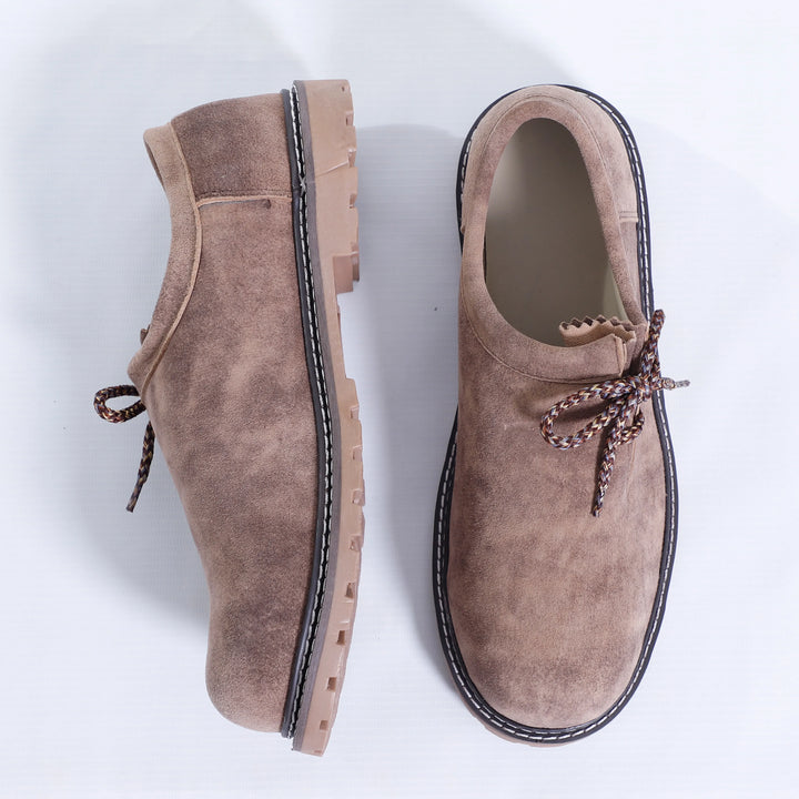 Traditionelle braune deutsche Lederhosen-Schuhe
